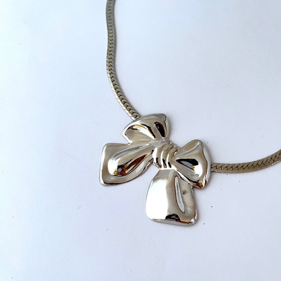 Vintage Bow Necklace Herringbone Chain Bow Pendant - Picture 4 of 4